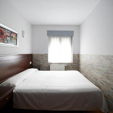 Pension Serafin Aviles Exterior photo
