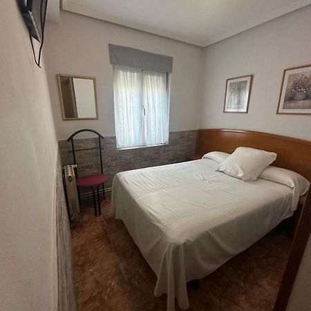 Pension Serafin Aviles Exterior photo