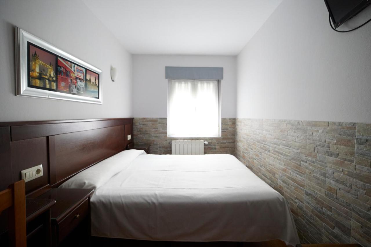 Pension Serafin Aviles Exterior photo