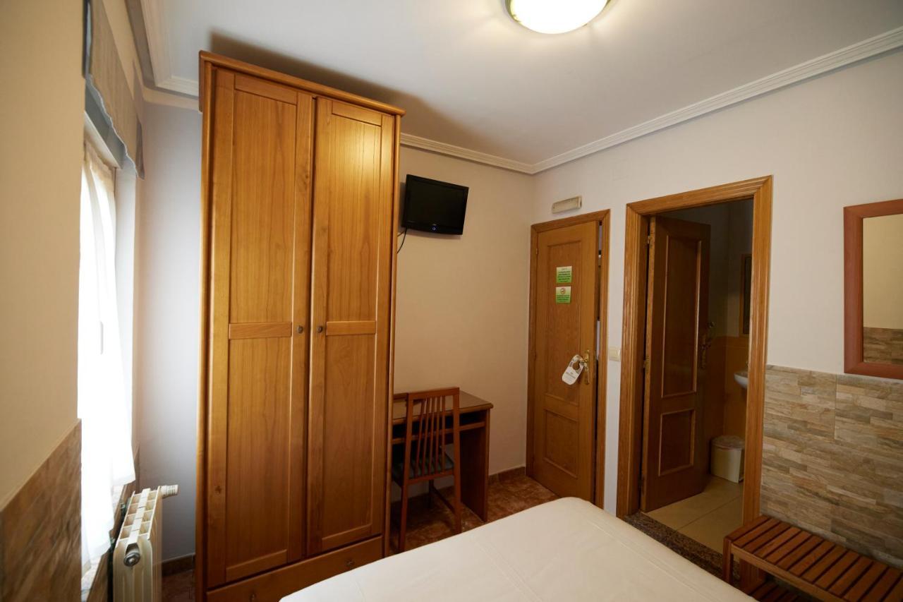 Pension Serafin Aviles Exterior photo