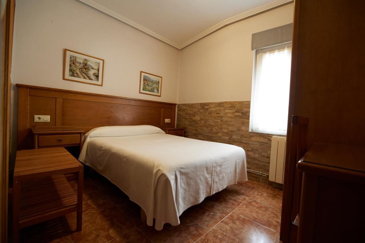 Pension Serafin Aviles Exterior photo
