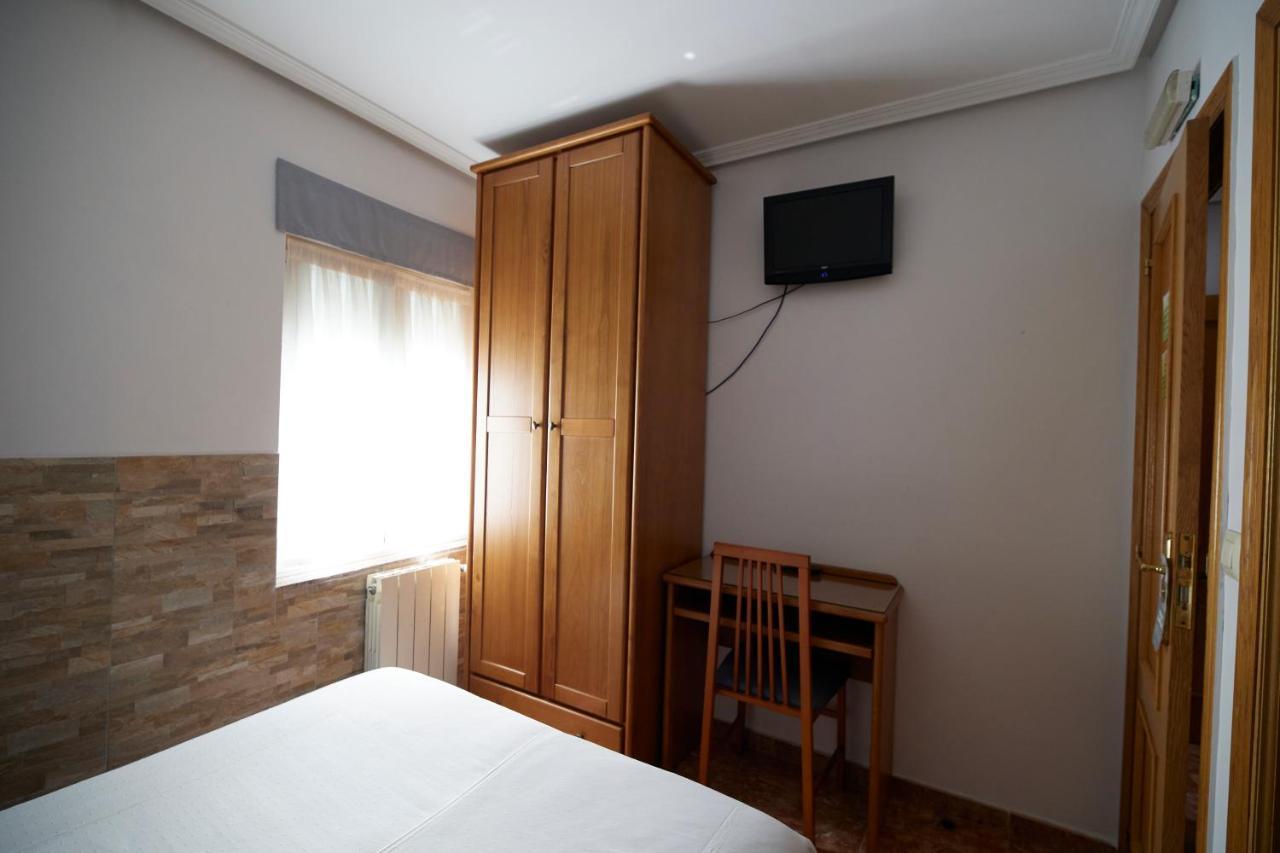 Pension Serafin Aviles Exterior photo