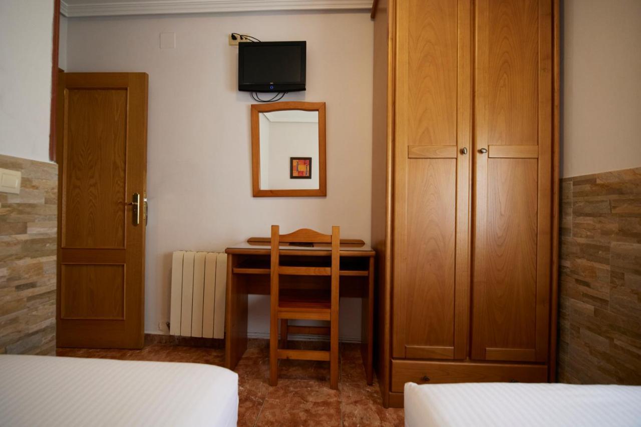 Pension Serafin Aviles Exterior photo