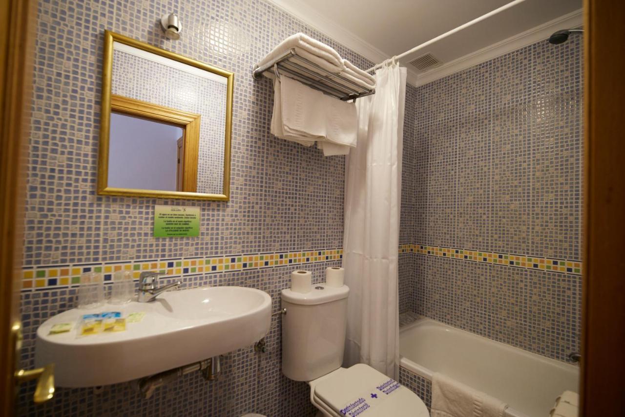 Pension Serafin Aviles Exterior photo