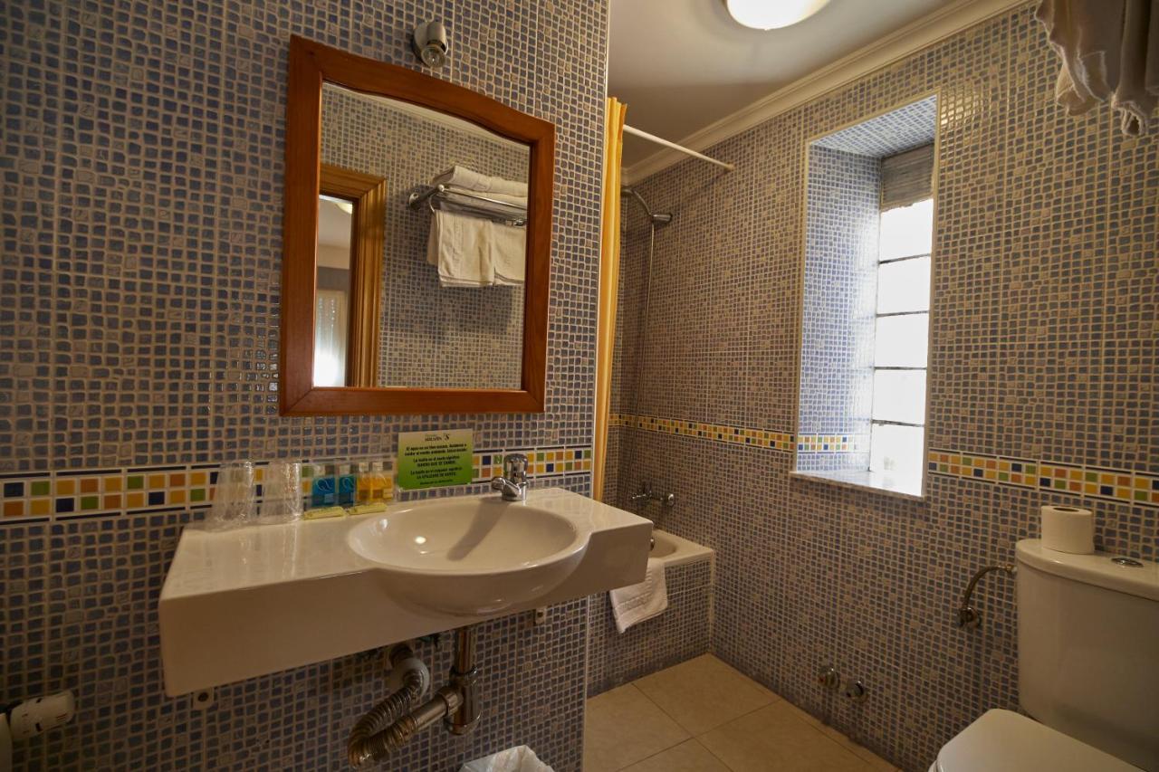 Pension Serafin Aviles Exterior photo