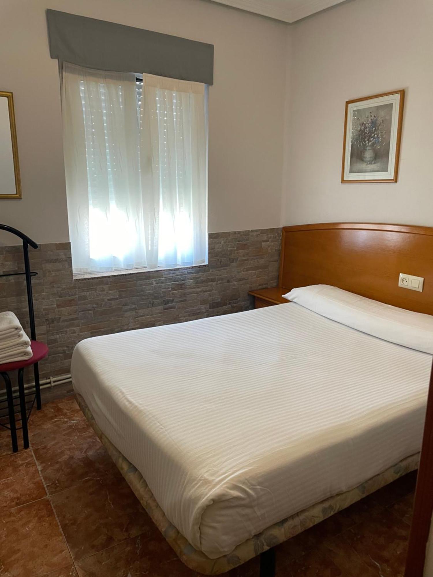 Pension Serafin Aviles Exterior photo