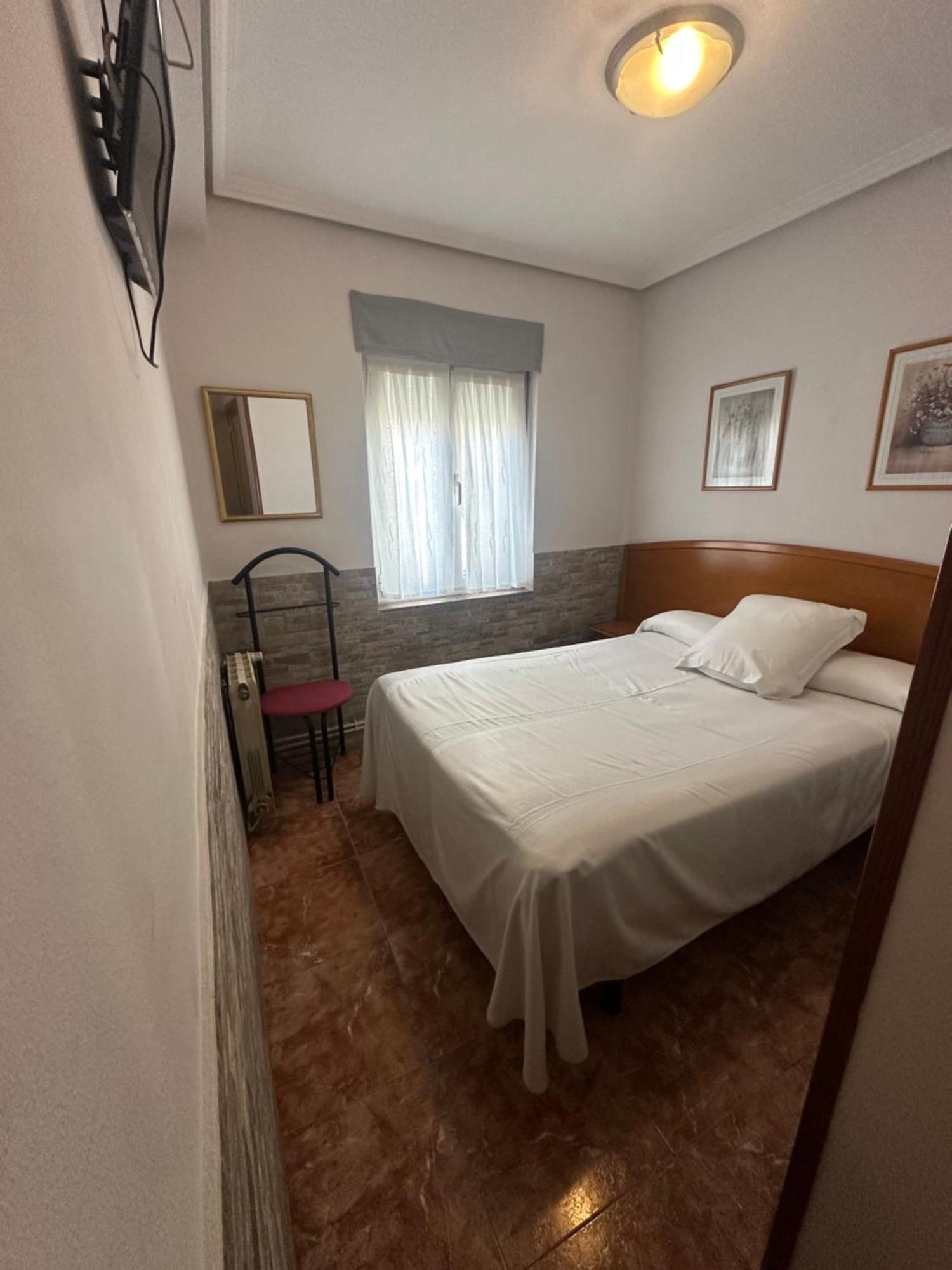 Pension Serafin Aviles Exterior photo